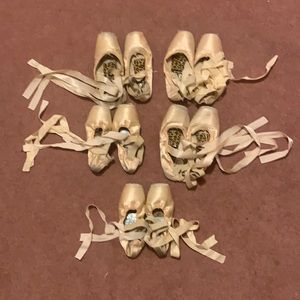Dead used Freed Pointe Shoes DECORATION ONLY